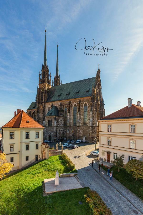 2 Bedroom Apartment, Brnenska Prehrada 2Km Brno Dış mekan fotoğraf